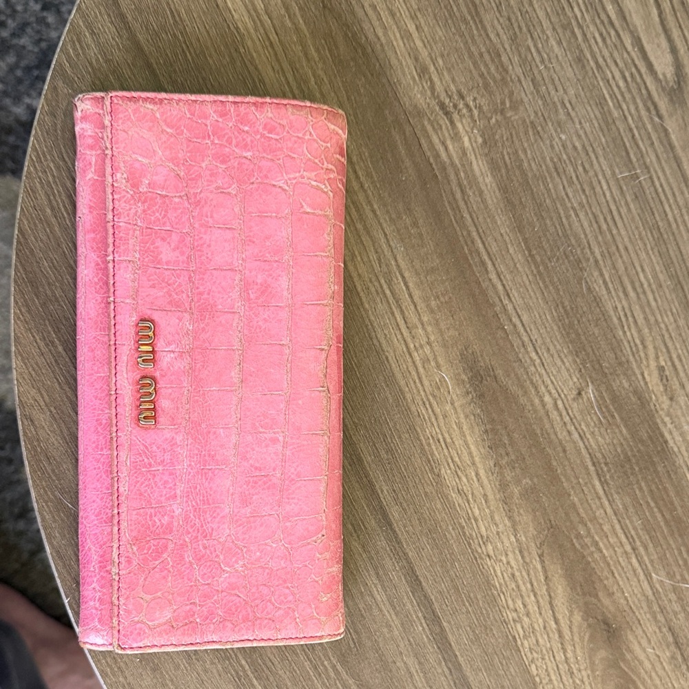 Miu Miu Pink Croc-Embossed Leather Wallet - Picture 10 of 10